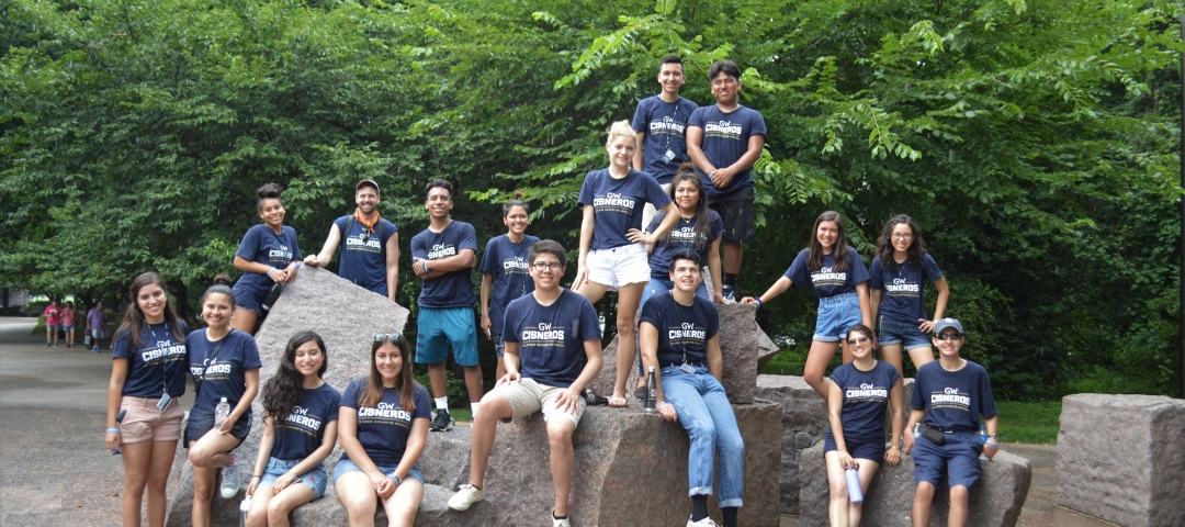 Caminos al Futuro students taking a tour of the United State Capitol Building