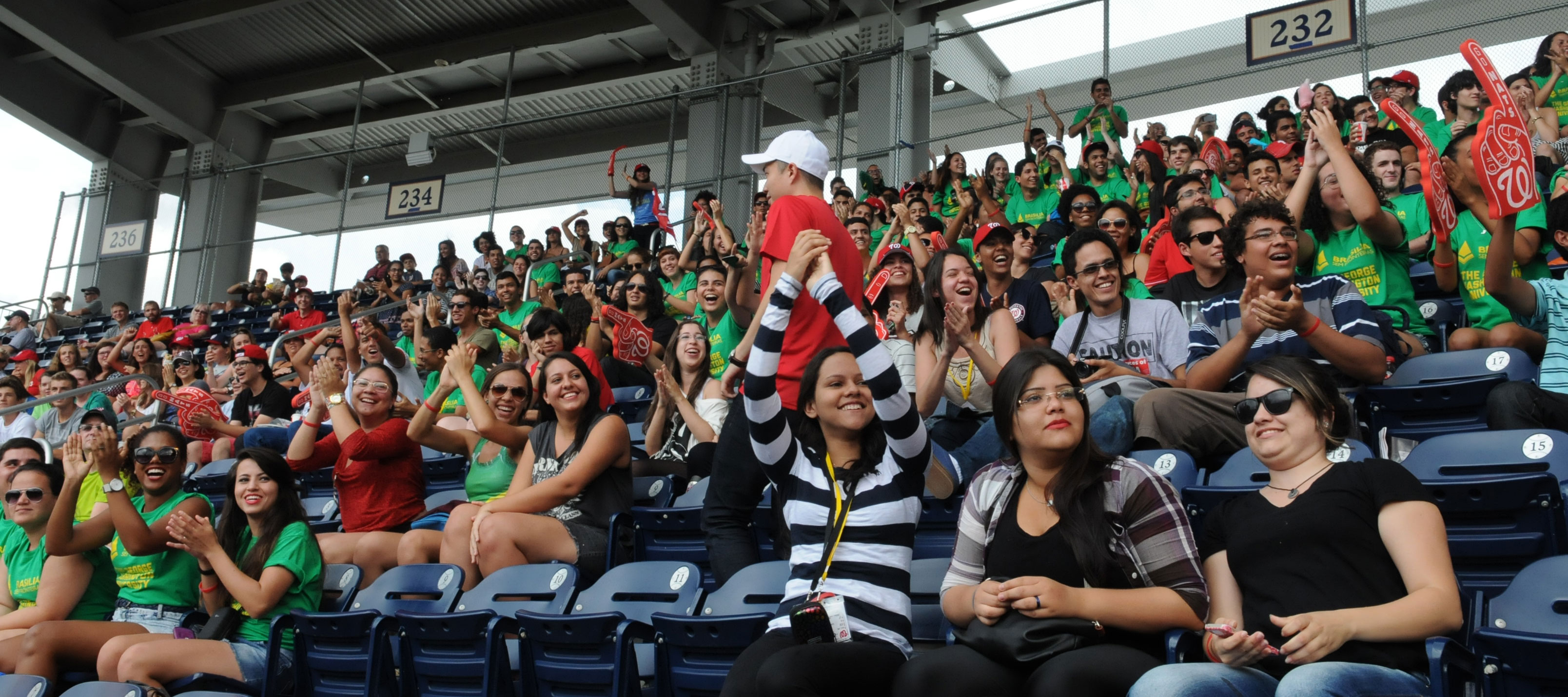 GW Summer students at a Nationals baseball game