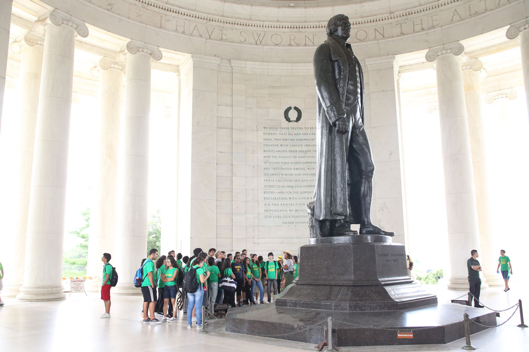 Brasilia Without Border students at the monuments in DC