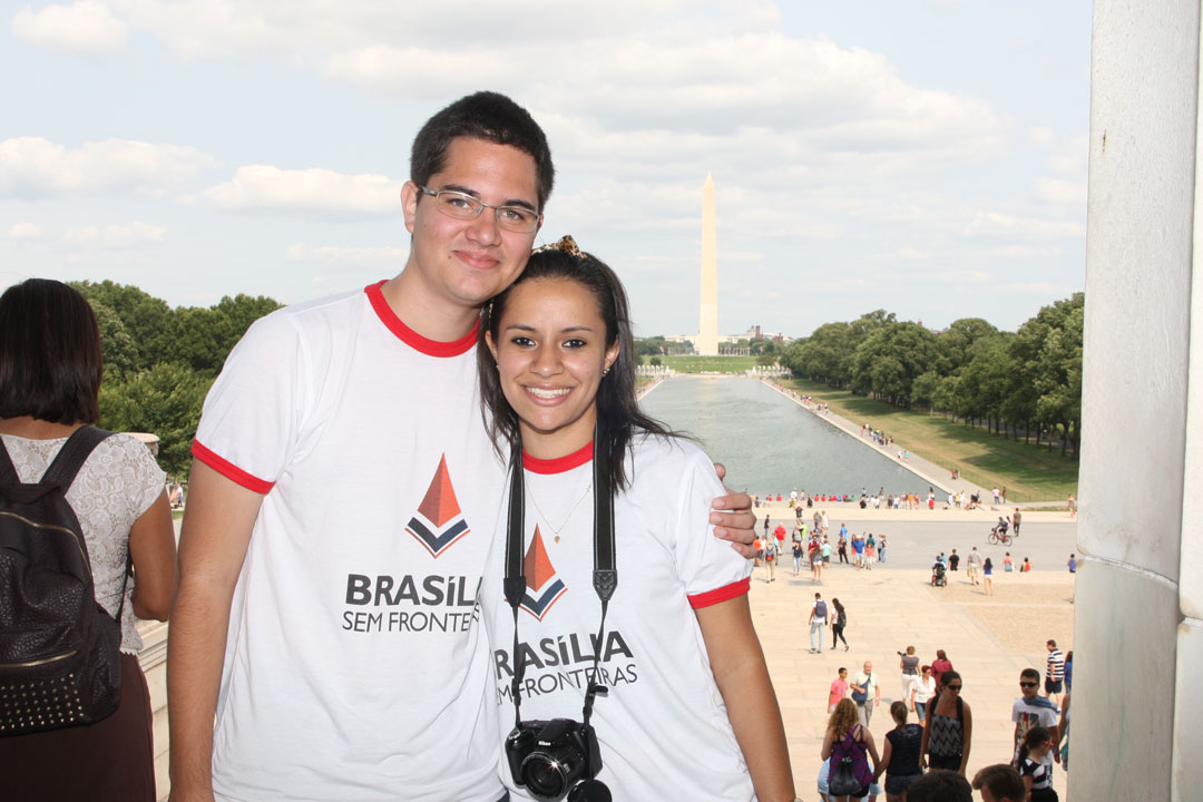 Brasilia Without Border students at the monuments in DC