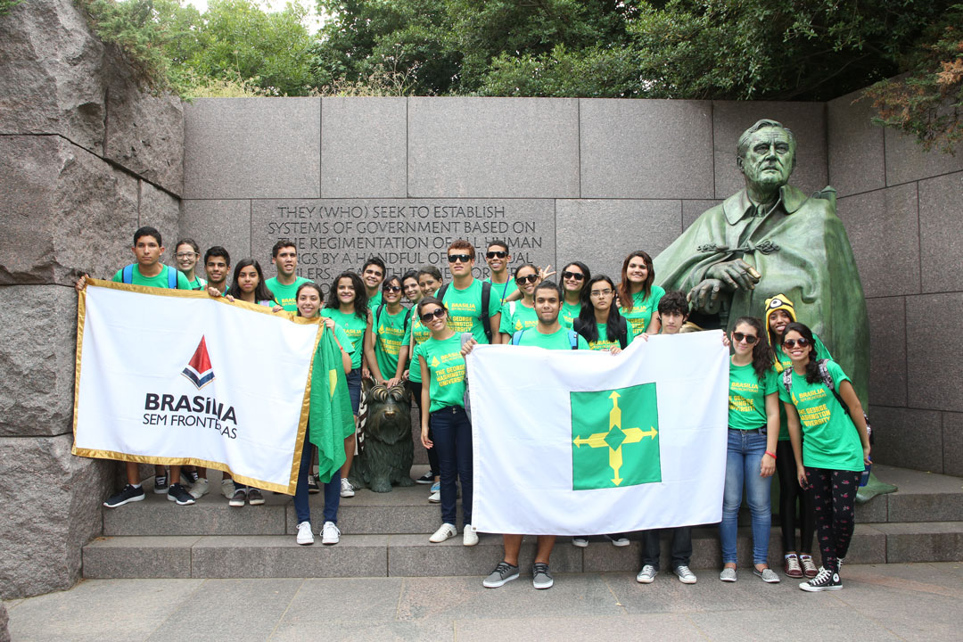 Brasilia Without Border students at the monuments in DC