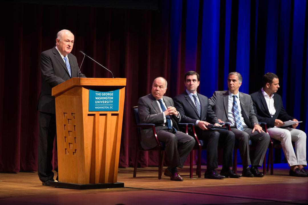 President Knapp speaking to Brasilia WIthout Borders students